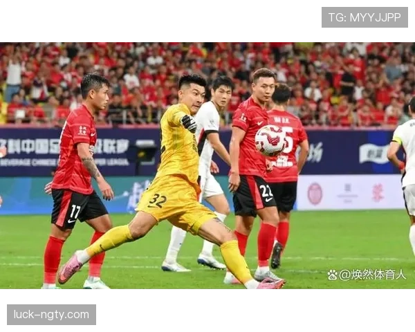 延迟举旗规则:VAR介入后越位判罚为何要等进攻结束? 延迟举旗规则:VAR介入后越位判罚为何要等进攻结束?