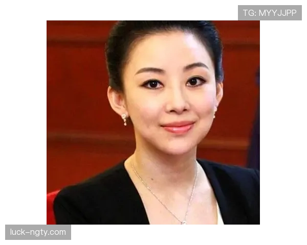 潘晓婷比赛场外的那套衣服,居然比她赢的奖杯还耀眼? 潘晓婷比赛场外的那套衣服,居然比她赢的奖杯还耀眼?