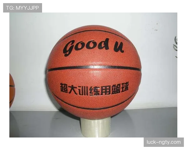 篮球比赛中“球卡篮筐”判罚标准解读